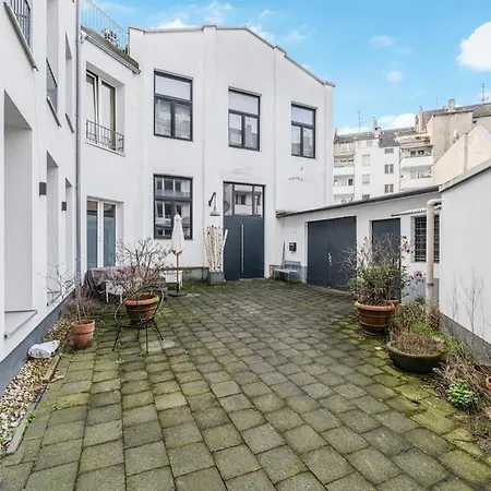 Pempelfort Luxury Townhouse *